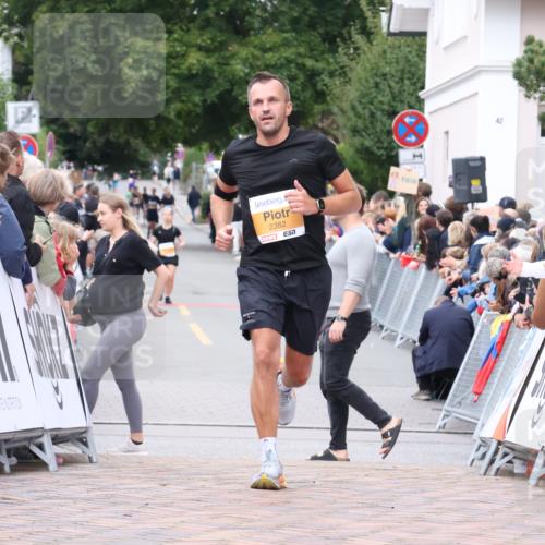 30.08.2026 - Blankeneser Heldenlauf Lena Gebhardt http://msf.ph/oto/10040766 30.08.2026 11:45:52 Ziel 2382, 2583, 2875 meine-sportfotos.de