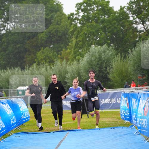 30.08.2026 - Elbe Triathlon Hamburg LAZAROV Photography http://msf.ph/oto/10040775 30.08.2026 16:11:06 Ziel  meine-sportfotos.de