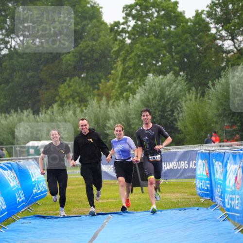 30.08.2026 - Elbe Triathlon Hamburg LAZAROV Photography http://msf.ph/oto/10040783 30.08.2026 16:11:06 Ziel  meine-sportfotos.de