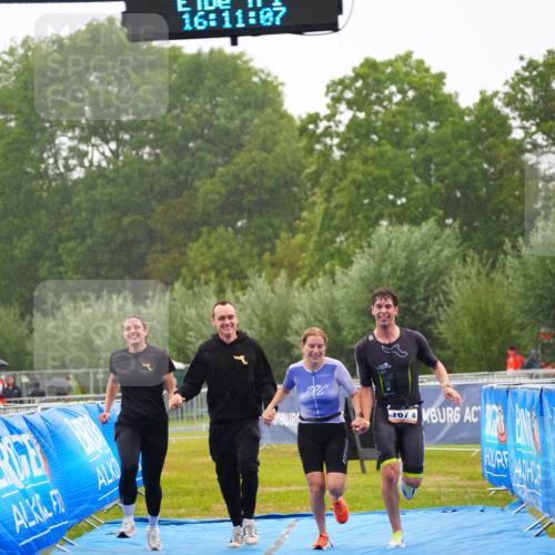 30.08.2026 - Elbe Triathlon Hamburg LAZAROV Photography http://msf.ph/oto/10040798 30.08.2026 16:11:07 Ziel  meine-sportfotos.de