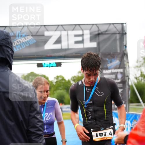 30.08.2026 - Elbe Triathlon Hamburg LAZAROV Photography http://msf.ph/oto/10040875 30.08.2026 16:11:43 Ziel  meine-sportfotos.de