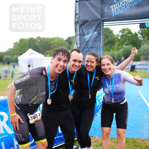 30.08.2026 - Elbe Triathlon Hamburg LAZAROV Photography http://msf.ph/oto/10040942 30.08.2026 16:12:01 Ziel  meine-sportfotos.de