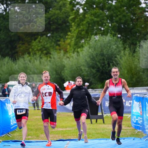 30.08.2026 - Elbe Triathlon Hamburg LAZAROV Photography http://msf.ph/oto/10040968 30.08.2026 16:15:51 Ziel  meine-sportfotos.de