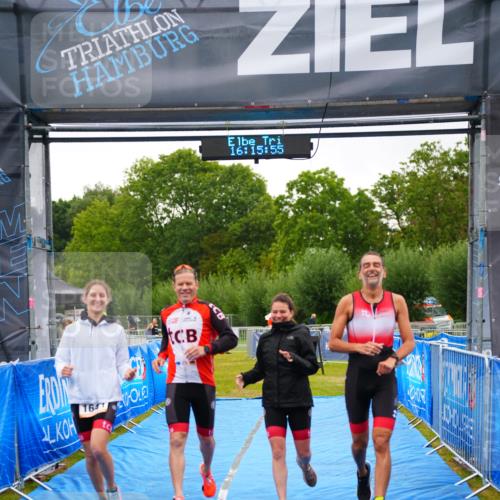 30.08.2026 - Elbe Triathlon Hamburg LAZAROV Photography http://msf.ph/oto/10040990 30.08.2026 16:15:54 Ziel  meine-sportfotos.de