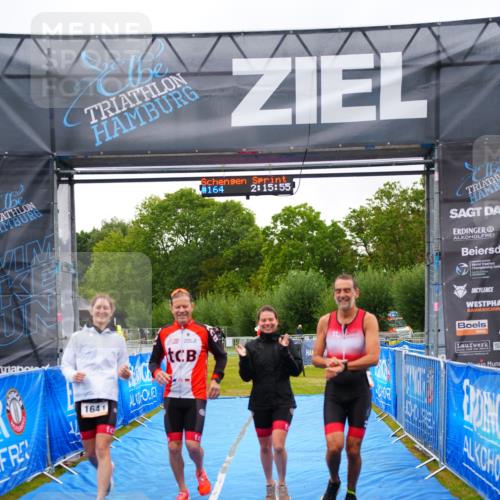 30.08.2026 - Elbe Triathlon Hamburg LAZAROV Photography http://msf.ph/oto/10040994 30.08.2026 16:15:54 Ziel  meine-sportfotos.de
