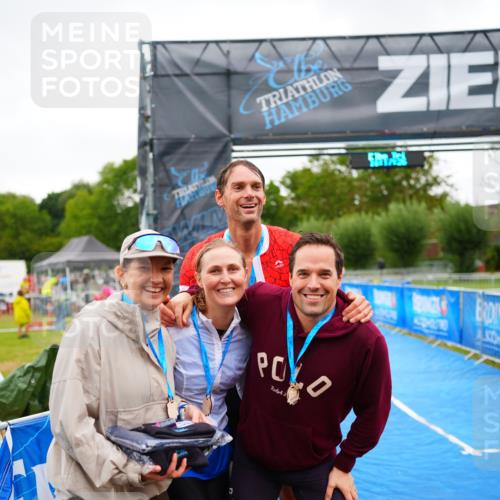 30.08.2026 - Elbe Triathlon Hamburg LAZAROV Photography http://msf.ph/oto/10041051 30.08.2026 16:17:25 Ziel  meine-sportfotos.de