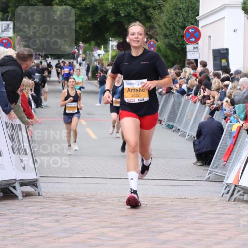 30.08.2026 - Blankeneser Heldenlauf Lena Gebhardt http://msf.ph/oto/10041072 30.08.2026 11:46:20 Ziel 2503, 2532 meine-sportfotos.de