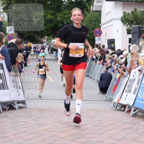 30.08.2026 - Blankeneser Heldenlauf Lena Gebhardt http://msf.ph/oto/10041085 30.08.2026 11:46:21 Ziel 2503, 2532 meine-sportfotos.de