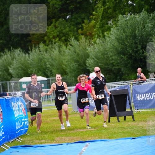 30.08.2026 - Elbe Triathlon Hamburg LAZAROV Photography http://msf.ph/oto/10041107 30.08.2026 16:18:19 Ziel  meine-sportfotos.de