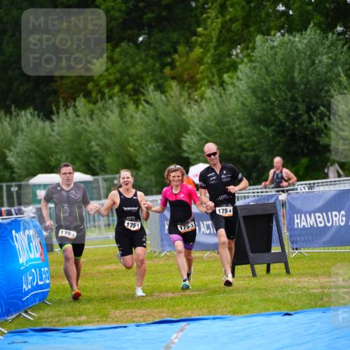 30.08.2026 - Elbe Triathlon Hamburg LAZAROV Photography http://msf.ph/oto/10041110 30.08.2026 16:18:19 Ziel  meine-sportfotos.de
