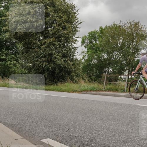 30.08.2026 - Elbe Triathlon Hamburg Michael Burmester http://msf.ph/oto/10041137 30.08.2026 14:18:34 Radfahren 135, 145 meine-sportfotos.de