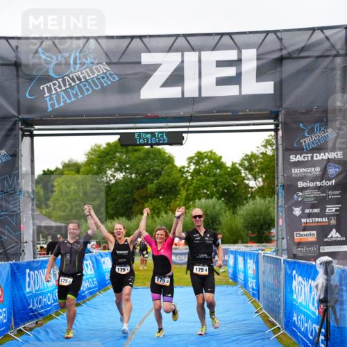 30.08.2026 - Elbe Triathlon Hamburg LAZAROV Photography http://msf.ph/oto/10041160 30.08.2026 16:18:23 Ziel  meine-sportfotos.de