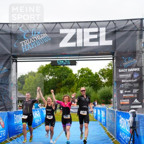 30.08.2026 - Elbe Triathlon Hamburg LAZAROV Photography http://msf.ph/oto/10041166 30.08.2026 16:18:23 Ziel  meine-sportfotos.de