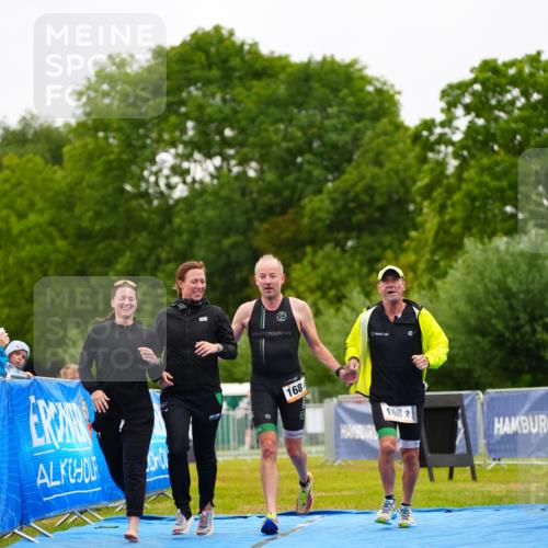 30.08.2026 - Elbe Triathlon Hamburg LAZAROV Photography http://msf.ph/oto/10041176 30.08.2026 16:18:29 Ziel  meine-sportfotos.de