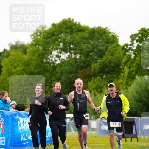 30.08.2026 - Elbe Triathlon Hamburg LAZAROV Photography http://msf.ph/oto/10041182 30.08.2026 16:18:29 Ziel  meine-sportfotos.de