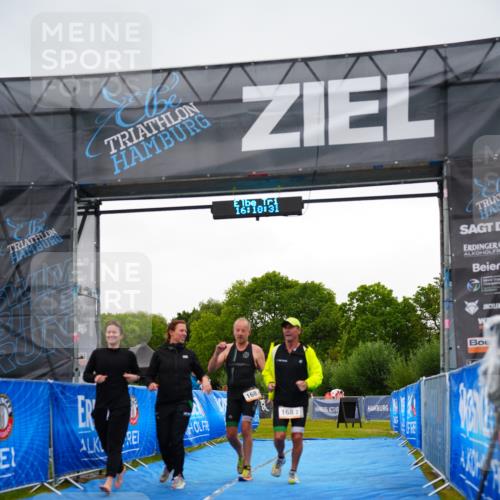 30.08.2026 - Elbe Triathlon Hamburg LAZAROV Photography http://msf.ph/oto/10041211 30.08.2026 16:18:31 Ziel  meine-sportfotos.de