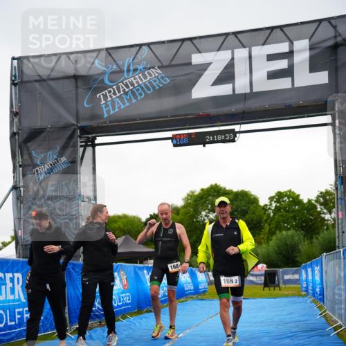 30.08.2026 - Elbe Triathlon Hamburg LAZAROV Photography http://msf.ph/oto/10041235 30.08.2026 16:18:32 Ziel  meine-sportfotos.de