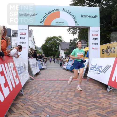 30.08.2026 - Blankeneser Heldenlauf Lena Gebhardt http://msf.ph/oto/10041304 30.08.2026 11:46:34 Ziel 2097, 2321, 2413, 2420 meine-sportfotos.de