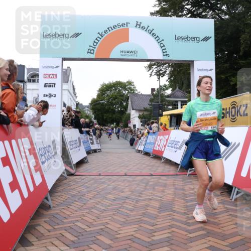 30.08.2026 - Blankeneser Heldenlauf Lena Gebhardt http://msf.ph/oto/10041321 30.08.2026 11:46:35 Ziel 2097, 2321, 2413, 2420 meine-sportfotos.de