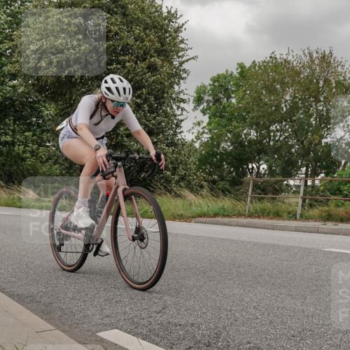 30.08.2026 - Elbe Triathlon Hamburg Michael Burmester http://msf.ph/oto/10041381 30.08.2026 14:20:29 Radfahren 138 meine-sportfotos.de