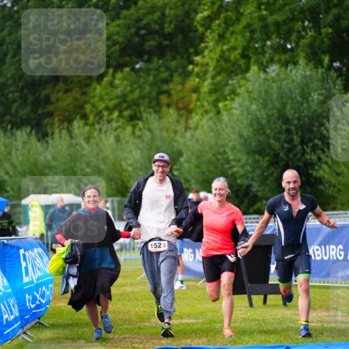 30.08.2026 - Elbe Triathlon Hamburg LAZAROV Photography http://msf.ph/oto/10041465 30.08.2026 16:21:34 Ziel  meine-sportfotos.de