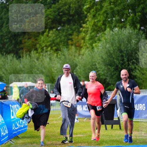 30.08.2026 - Elbe Triathlon Hamburg LAZAROV Photography http://msf.ph/oto/10041472 30.08.2026 16:21:34 Ziel  meine-sportfotos.de