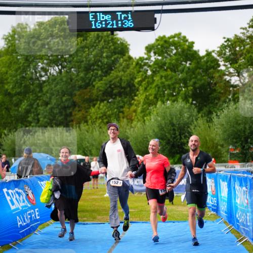 30.08.2026 - Elbe Triathlon Hamburg LAZAROV Photography http://msf.ph/oto/10041482 30.08.2026 16:21:36 Ziel  meine-sportfotos.de