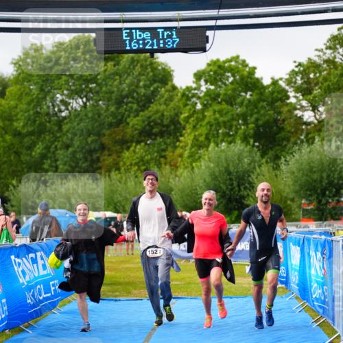 30.08.2026 - Elbe Triathlon Hamburg LAZAROV Photography http://msf.ph/oto/10041488 30.08.2026 16:21:36 Ziel  meine-sportfotos.de