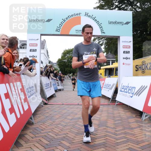 30.08.2026 - Blankeneser Heldenlauf Lena Gebhardt http://msf.ph/oto/10041514 30.08.2026 11:46:48 Ziel 2005, 2421, 2435, 2798, 2929, 4221 meine-sportfotos.de
