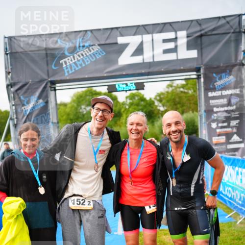 30.08.2026 - Elbe Triathlon Hamburg LAZAROV Photography http://msf.ph/oto/10041526 30.08.2026 16:22:01 Ziel  meine-sportfotos.de