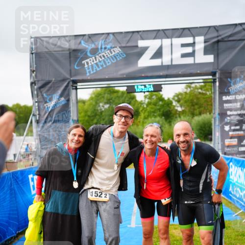 30.08.2026 - Elbe Triathlon Hamburg LAZAROV Photography http://msf.ph/oto/10041559 30.08.2026 16:22:03 Ziel  meine-sportfotos.de
