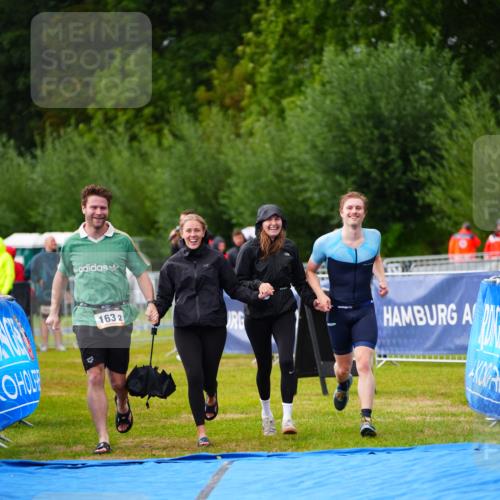 30.08.2026 - Elbe Triathlon Hamburg LAZAROV Photography http://msf.ph/oto/10041582 30.08.2026 16:23:10 Ziel  meine-sportfotos.de