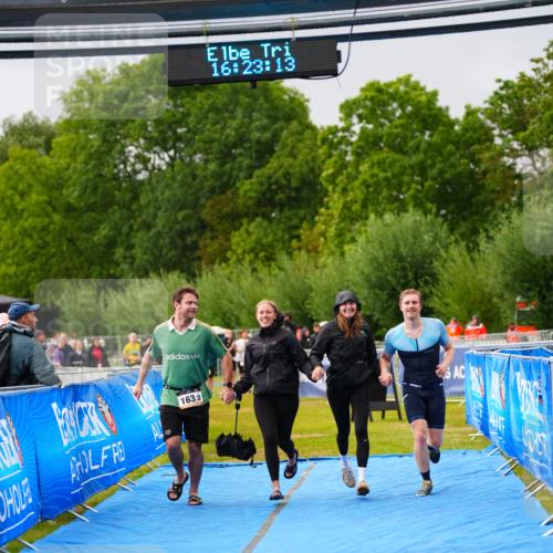 30.08.2026 - Elbe Triathlon Hamburg LAZAROV Photography http://msf.ph/oto/10041602 30.08.2026 16:23:12 Ziel  meine-sportfotos.de