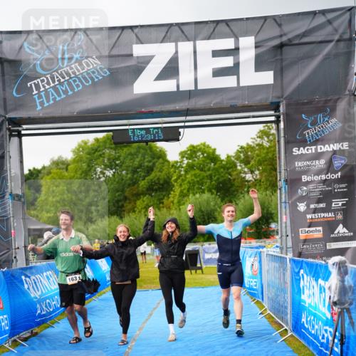 30.08.2026 - Elbe Triathlon Hamburg LAZAROV Photography http://msf.ph/oto/10041634 30.08.2026 16:23:14 Ziel  meine-sportfotos.de