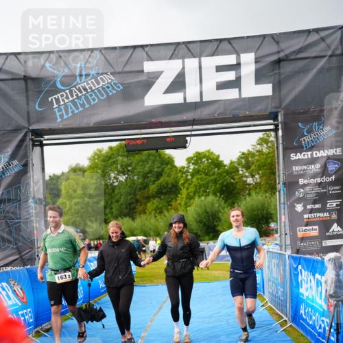 30.08.2026 - Elbe Triathlon Hamburg LAZAROV Photography http://msf.ph/oto/10041639 30.08.2026 16:23:15 Ziel  meine-sportfotos.de