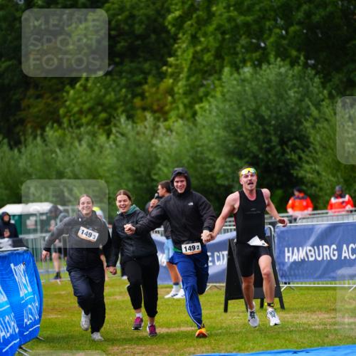 30.08.2026 - Elbe Triathlon Hamburg LAZAROV Photography http://msf.ph/oto/10041799 30.08.2026 16:24:55 Ziel  meine-sportfotos.de