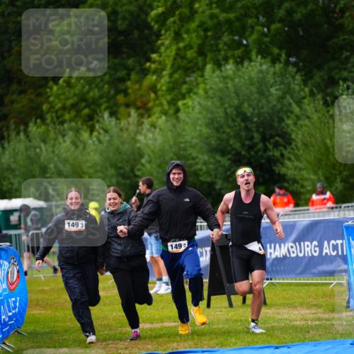 30.08.2026 - Elbe Triathlon Hamburg LAZAROV Photography http://msf.ph/oto/10041807 30.08.2026 16:24:55 Ziel  meine-sportfotos.de
