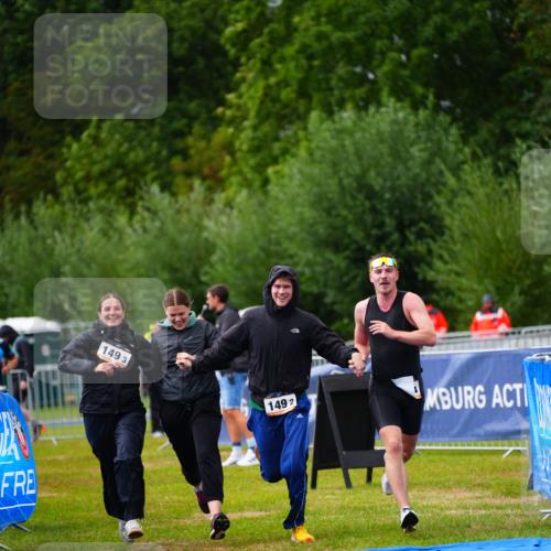30.08.2026 - Elbe Triathlon Hamburg LAZAROV Photography http://msf.ph/oto/10041814 30.08.2026 16:24:55 Ziel  meine-sportfotos.de