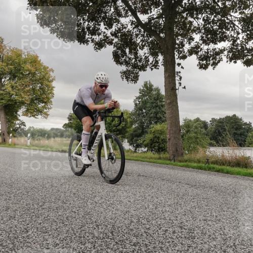 30.08.2026 - Elbe Triathlon Hamburg Michael Burmester http://msf.ph/oto/10041818 30.08.2026 09:10:15 Radfahren 301, 313, 428, 1895 meine-sportfotos.de