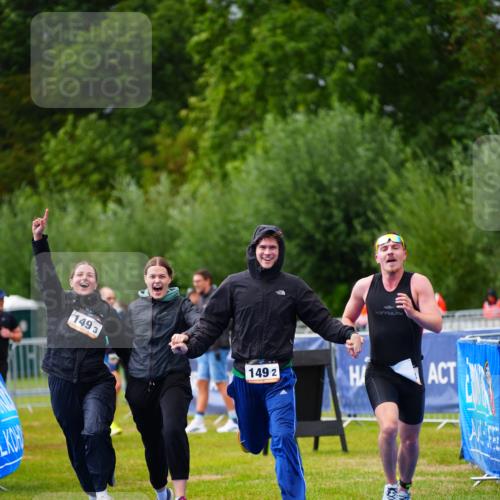 30.08.2026 - Elbe Triathlon Hamburg LAZAROV Photography http://msf.ph/oto/10041832 30.08.2026 16:24:56 Ziel  meine-sportfotos.de