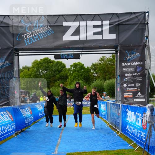 30.08.2026 - Elbe Triathlon Hamburg LAZAROV Photography http://msf.ph/oto/10041844 30.08.2026 16:24:57 Ziel  meine-sportfotos.de