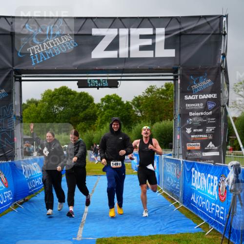 30.08.2026 - Elbe Triathlon Hamburg LAZAROV Photography http://msf.ph/oto/10041856 30.08.2026 16:24:58 Ziel  meine-sportfotos.de