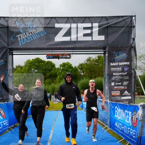 30.08.2026 - Elbe Triathlon Hamburg LAZAROV Photography http://msf.ph/oto/10041870 30.08.2026 16:24:59 Ziel  meine-sportfotos.de