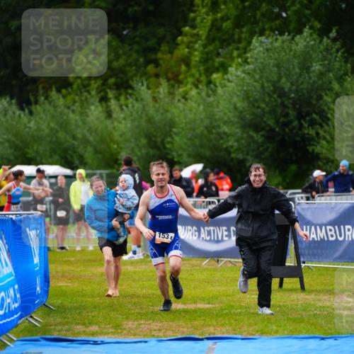 30.08.2026 - Elbe Triathlon Hamburg LAZAROV Photography http://msf.ph/oto/10041945 30.08.2026 16:25:46 Ziel  meine-sportfotos.de