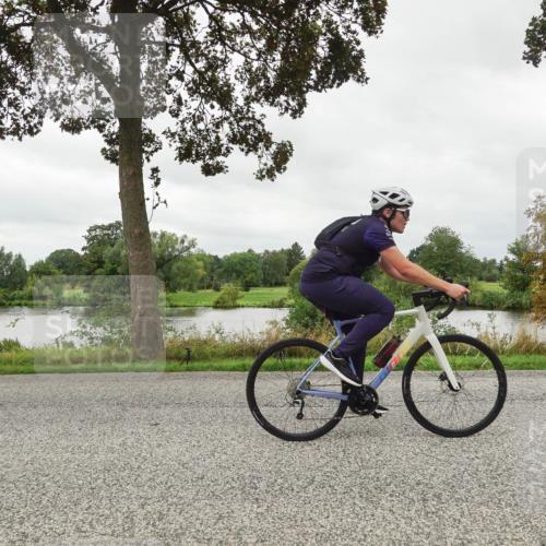 30.08.2026 - Elbe Triathlon Hamburg Michael Burmester http://msf.ph/oto/10041946 30.08.2026 12:05:17 Radfahren  meine-sportfotos.de