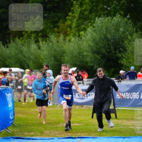 30.08.2026 - Elbe Triathlon Hamburg LAZAROV Photography http://msf.ph/oto/10041956 30.08.2026 16:25:46 Ziel  meine-sportfotos.de