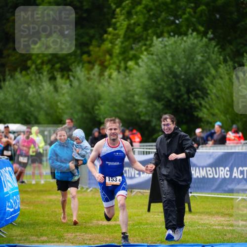 30.08.2026 - Elbe Triathlon Hamburg LAZAROV Photography http://msf.ph/oto/10041966 30.08.2026 16:25:46 Ziel  meine-sportfotos.de