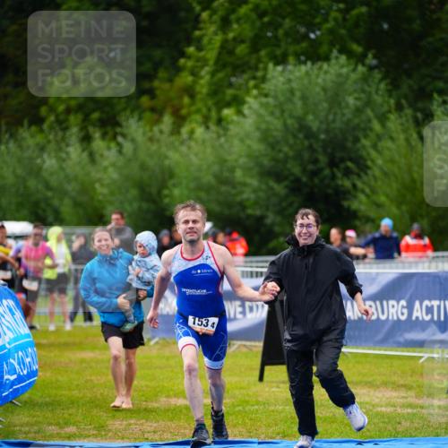 30.08.2026 - Elbe Triathlon Hamburg LAZAROV Photography http://msf.ph/oto/10041974 30.08.2026 16:25:47 Ziel  meine-sportfotos.de