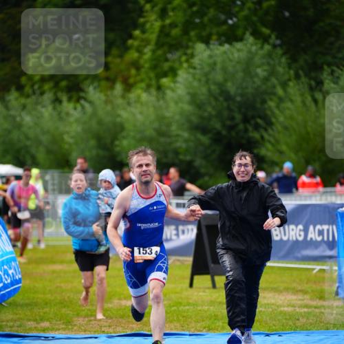30.08.2026 - Elbe Triathlon Hamburg LAZAROV Photography http://msf.ph/oto/10041980 30.08.2026 16:25:47 Ziel  meine-sportfotos.de