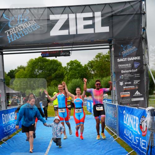 30.08.2026 - Elbe Triathlon Hamburg LAZAROV Photography http://msf.ph/oto/10042027 30.08.2026 16:25:54 Ziel  meine-sportfotos.de